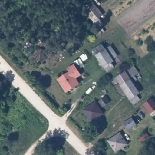 Vaizdas iš viršaus: Tvenkinio g. 9, Tiltai